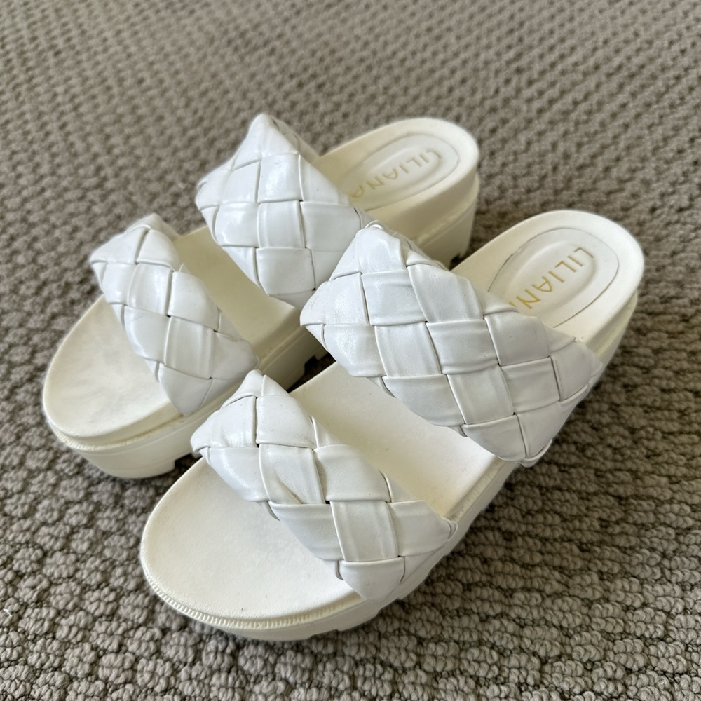 Liliana White platform sandals size 8